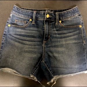 ⭐️ 4/$20 Universal Thread Shorts Size 0/25